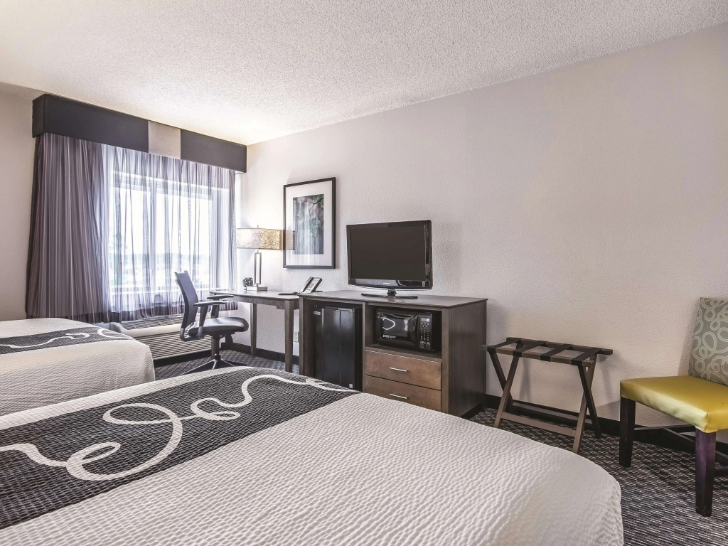 La Quinta by Wyndham Hartford Bradley Airport