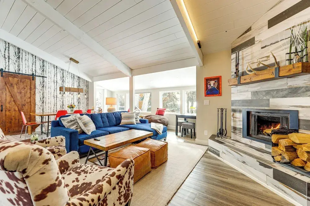 Modern Mountain Escape on Golf Course w/ Hot Tub!