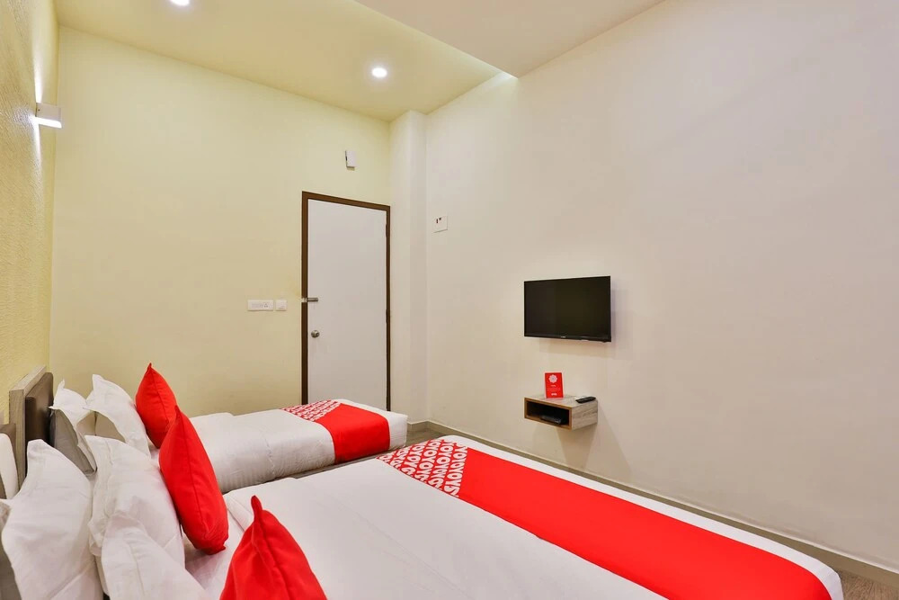 OYO 18775 Utsav Banquet And Rooms