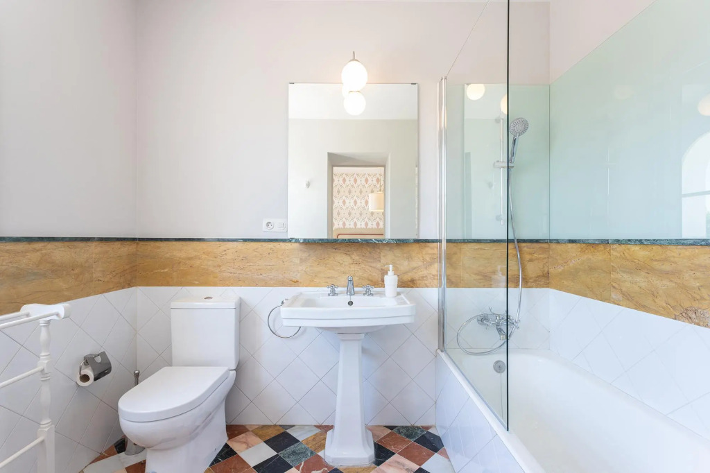 Traditional Sevillian House 6 BD and private terrace. Campamento