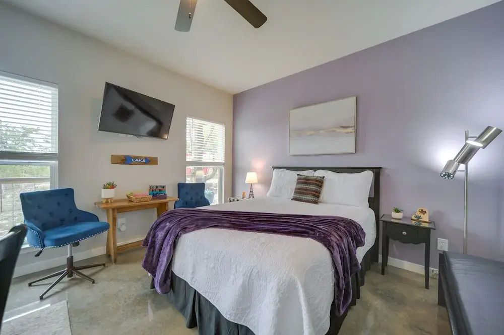Stunning Texas Studio < 1 Mi to Canyon Lake!