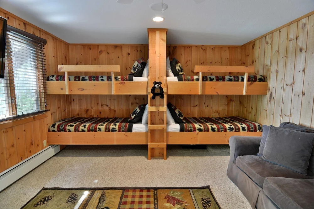 Bearfoot Retreat 4 Bedrooms 3 Bathrooms Condo
