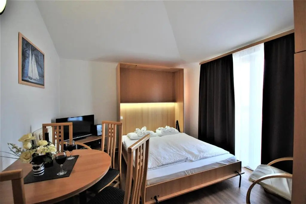 Nautica Apartments