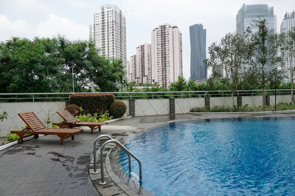 Strategic Location 1BR The Wave Apartment with City View