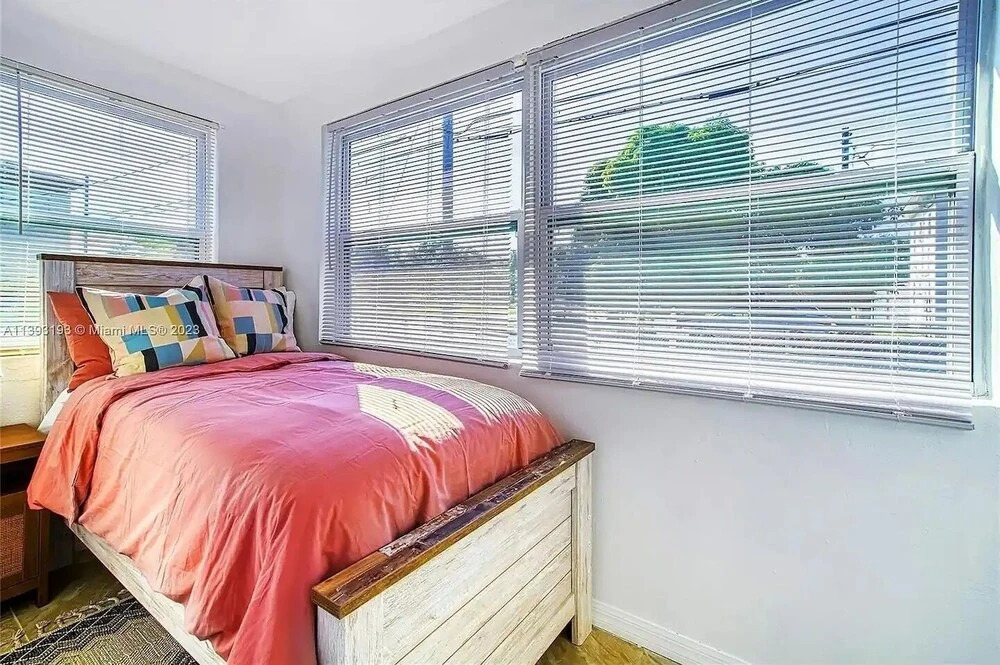 Sun-kissed Retreat: Poolside And Beach Nearby! 4 Bedroom Home by RedAwning