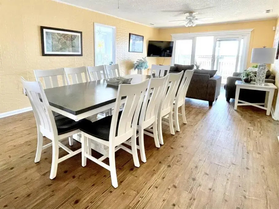 *OCEANFRONT HOUSE ON THE SAND*6 Kings*12br, 12ba*Private Hot Tub*SLEEP 36*PGP