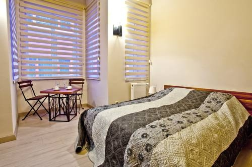 Leon Suites
