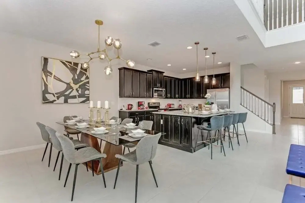 Luxury High Ceilings Pool, Spa Beautiful Home! 6 Bedroom Villa