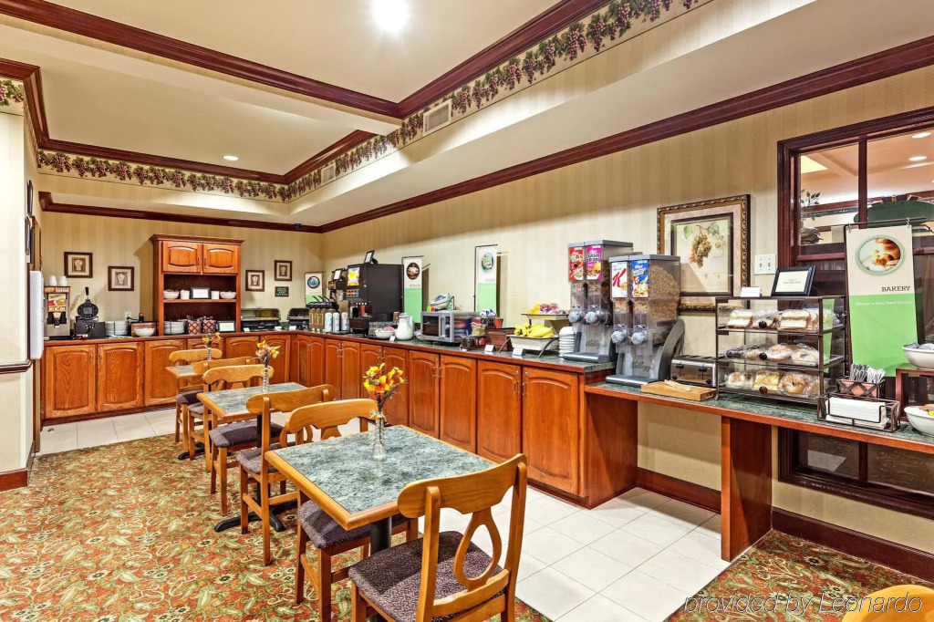 Country Inn & Suites by Radisson, Hinesville, GA