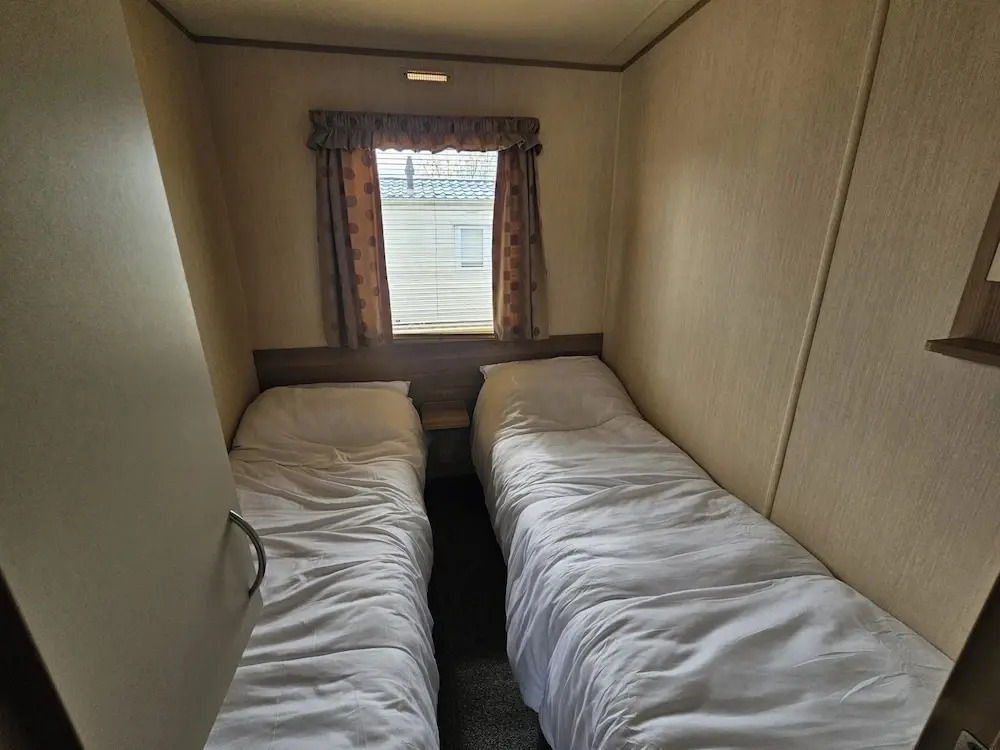 Ty Mawr Chalet Sleeps 6 With Fireplace