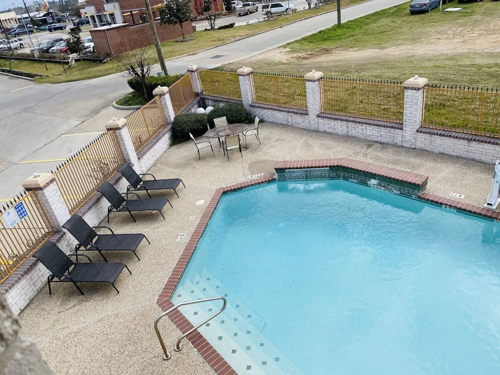 Magnolia Inn and Suites