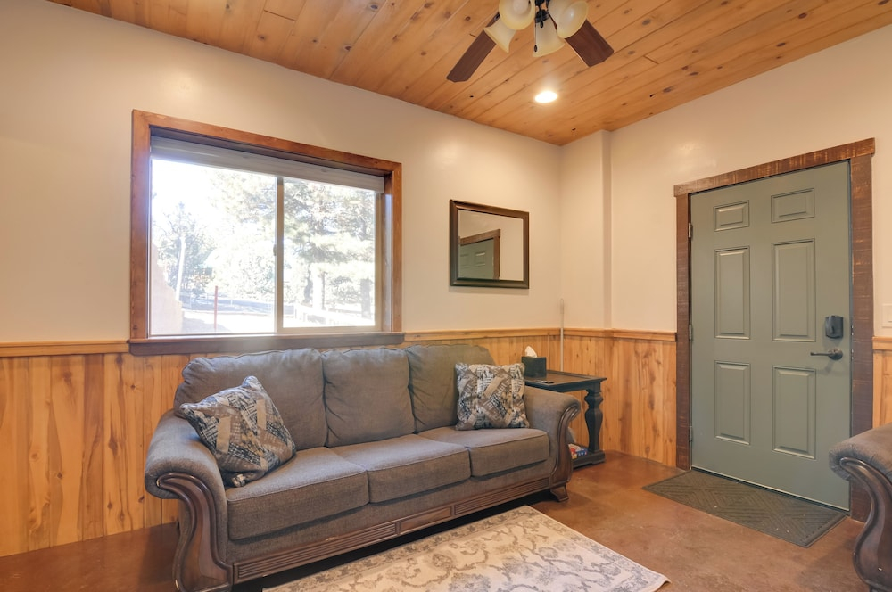 Woodsy Alton Couple's Retreat Near Bryce Canyon