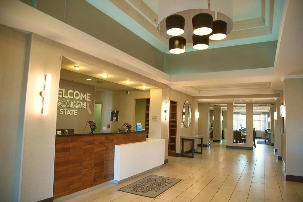 Hampton Inn & Suites Cathedral City