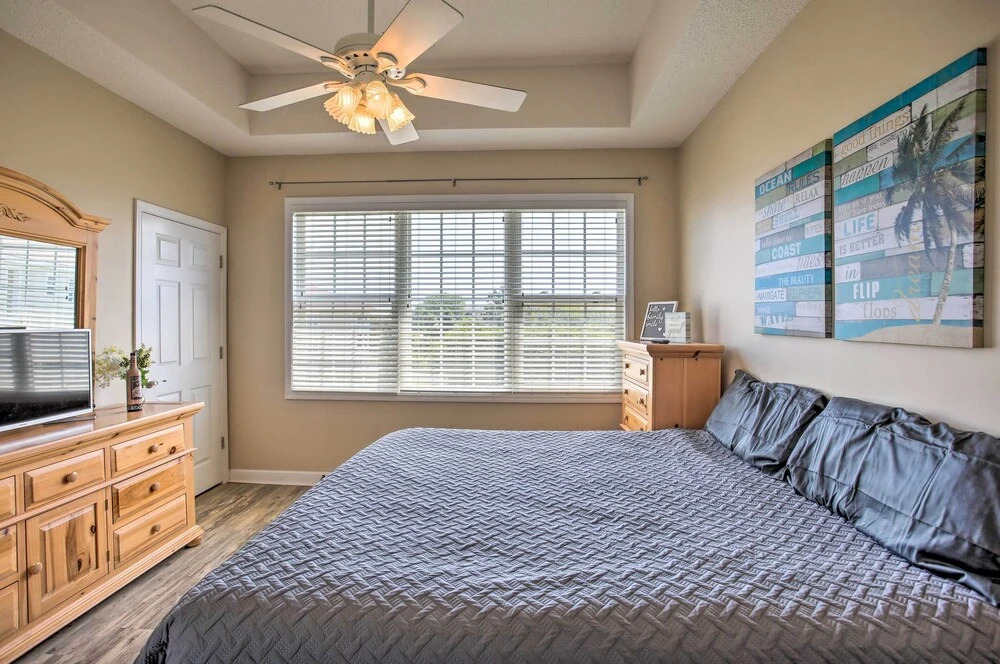 Barefoot Resort Condo w/ Pool, Tennis Court Access