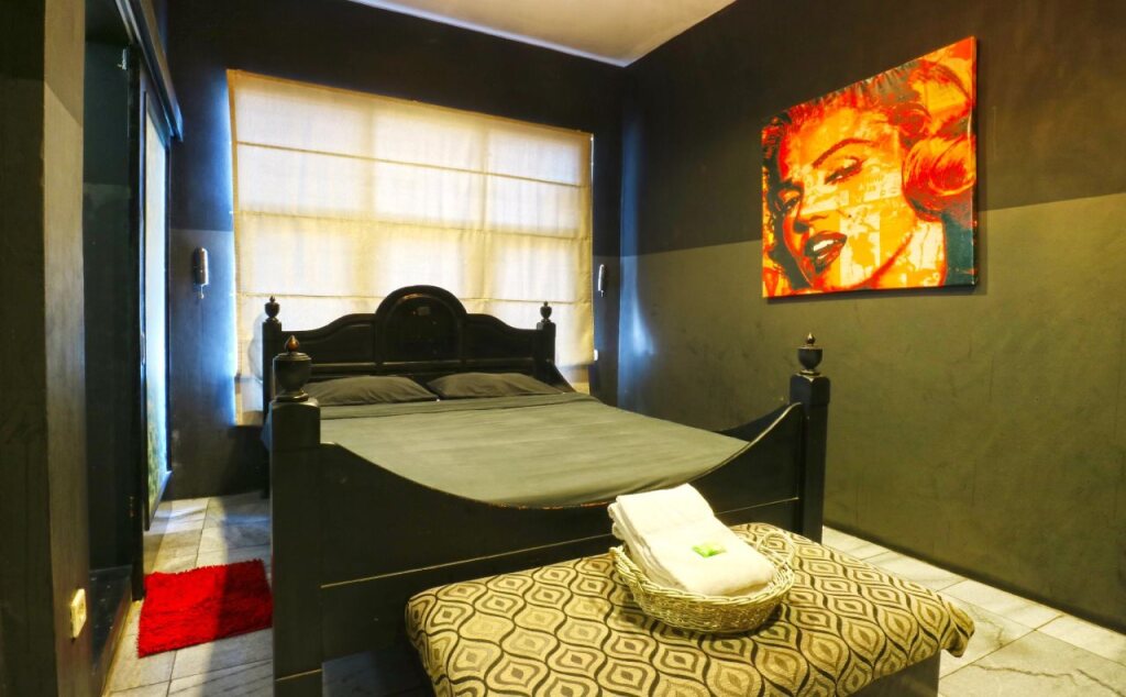 Rose Chamber Bed & Breakfast