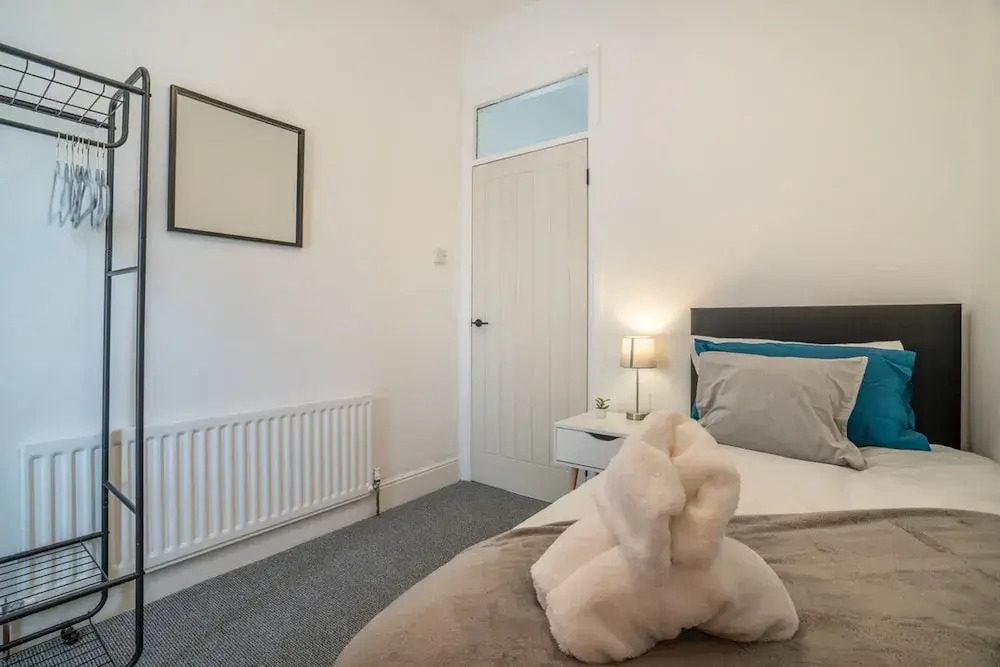 Cozy 3 Bed Apartment - Parking