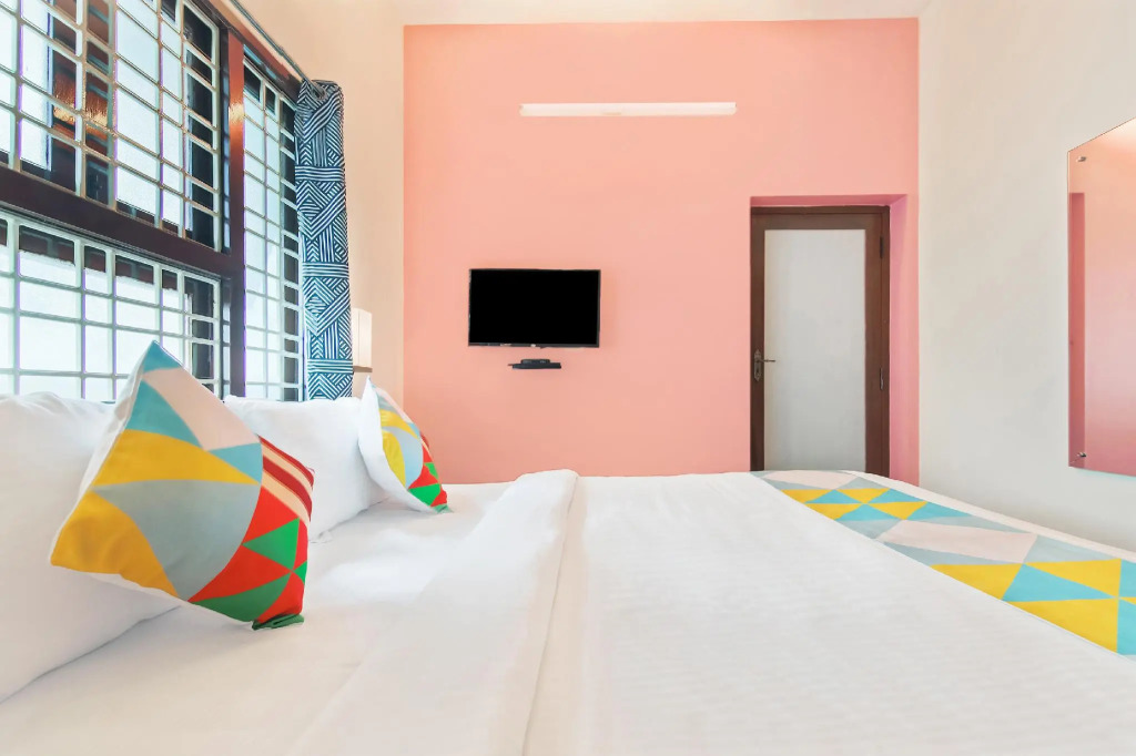 OYO Home 78062 Modern Studio