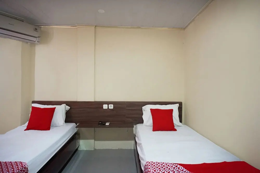 RedDoorz Syariah at D Niel Homestay Mandala Medan