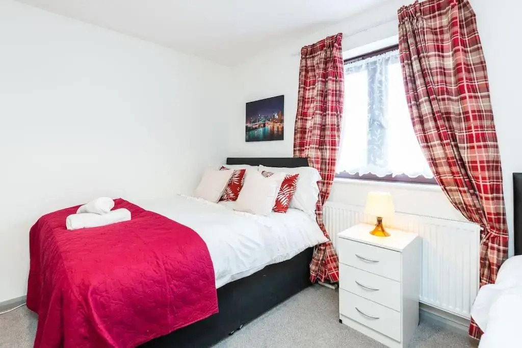 Cosy 2-bed House! Dagenham! Free Parking