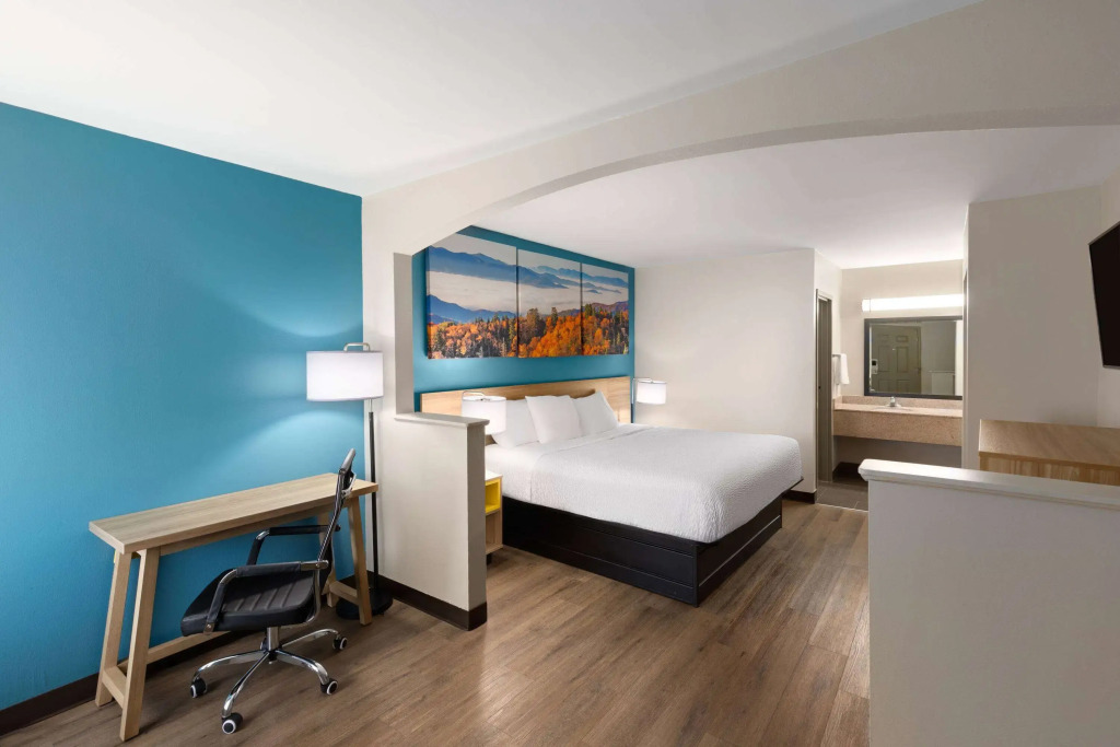 Days Inn by Wyndham Clarksville North EXIT 4
