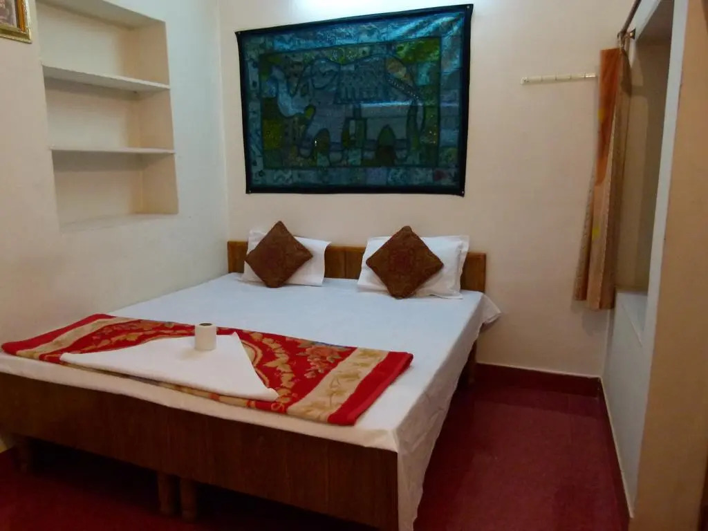 Gajanand Guest House