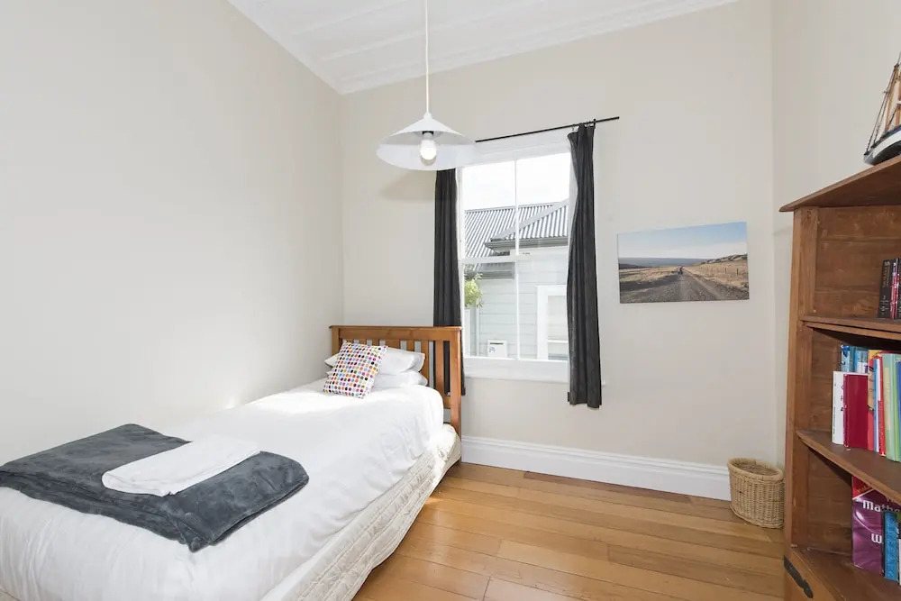 Large Spacious family home, close Devonport & Beaches