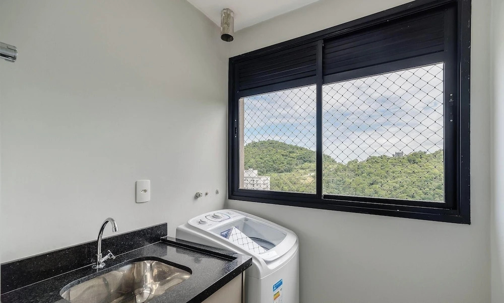 2BR apt w/ BBQ 750m From Beach Rvn2003