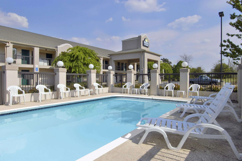 Days Inn & Suites by Wyndham Fort Valley