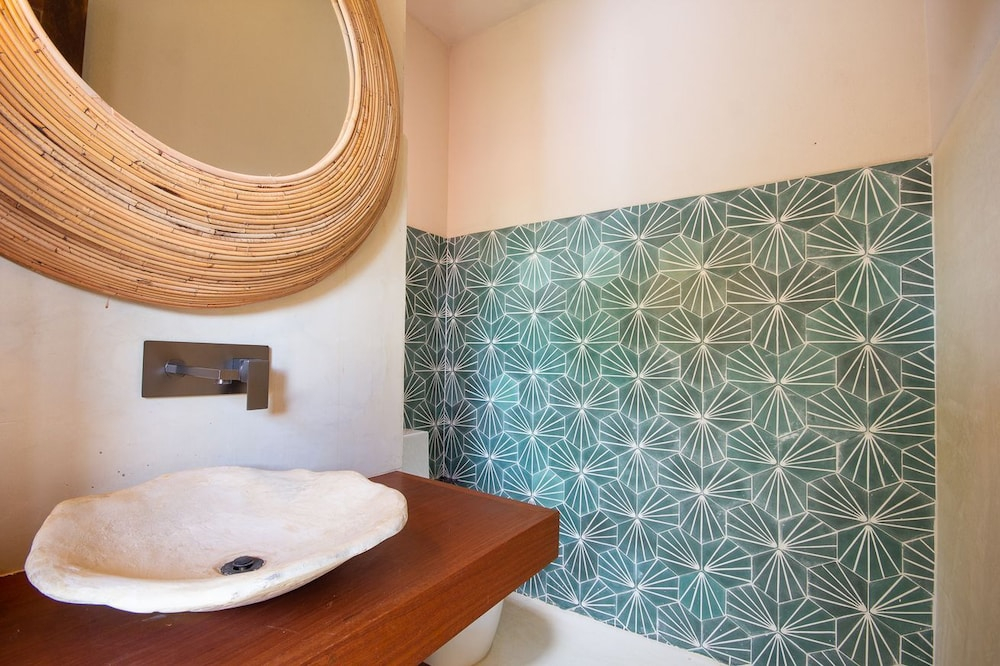 Casa com Piscina e Quadra no Condom nio By Toque