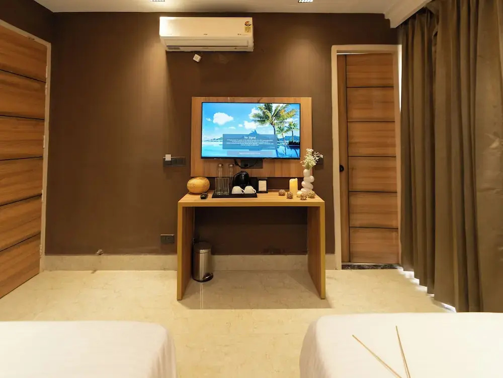 Orsom Stay Rooms with Jacuzzi Sector 53 Gurgaon
