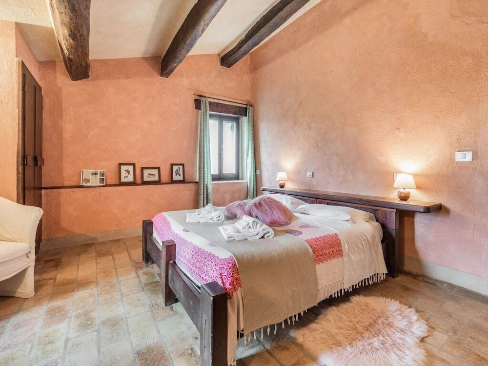 Captivating Apartment in Assisi With Swimming Pool