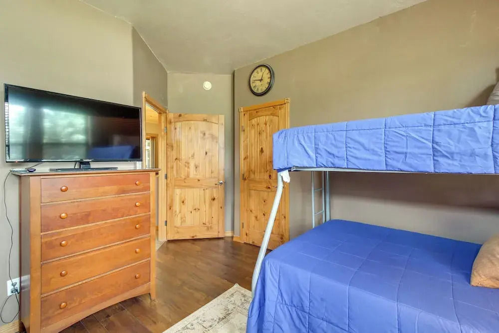 Spacious Torreon Cabin w/ Deck & Gas Grill!