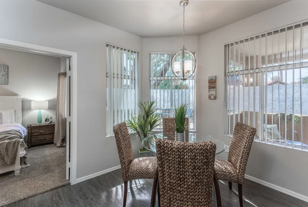 Executive King, Close to TCP and Kierland w Parking 1005