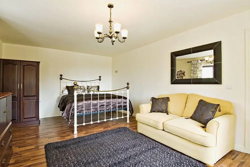 Ashleigh House