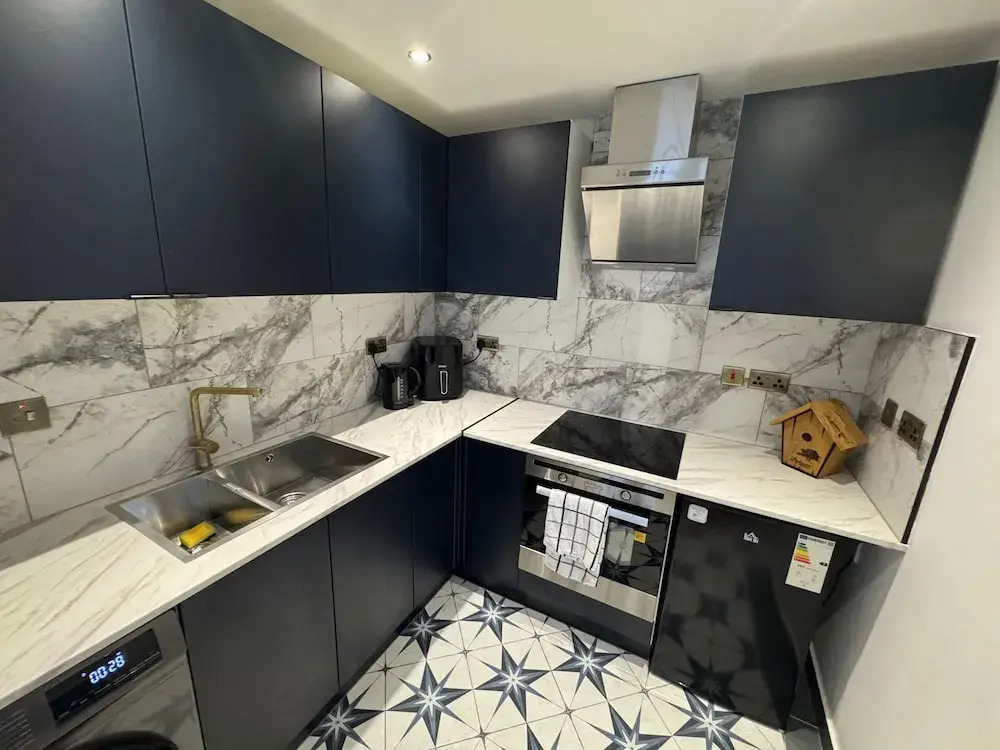 Central Location - Apartment - Sleeps 2 - Parking