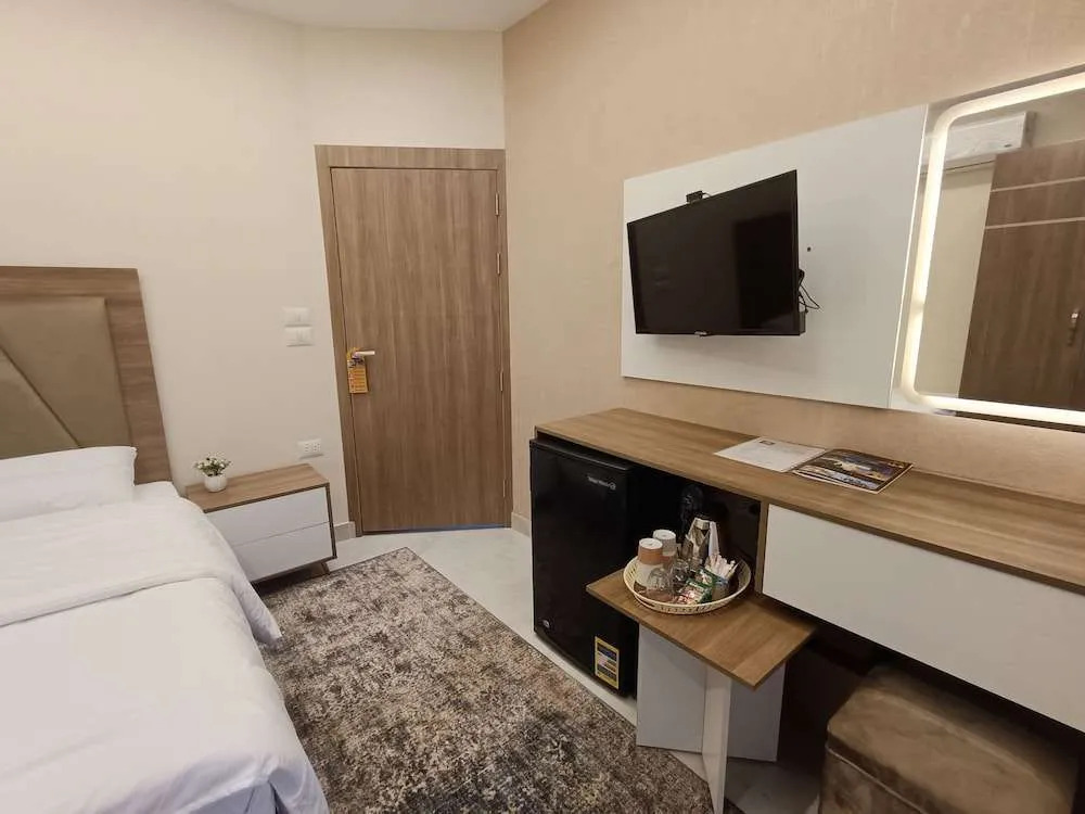 Discover pyramids inn