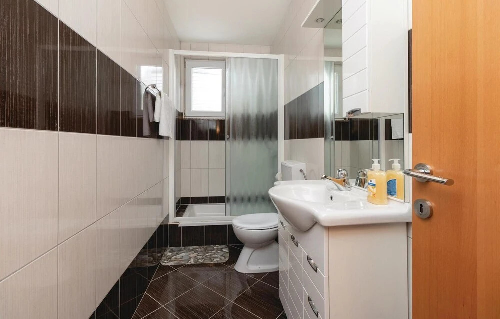 Amazing Home in Zdrelac With Wifi and 6 Bedrooms