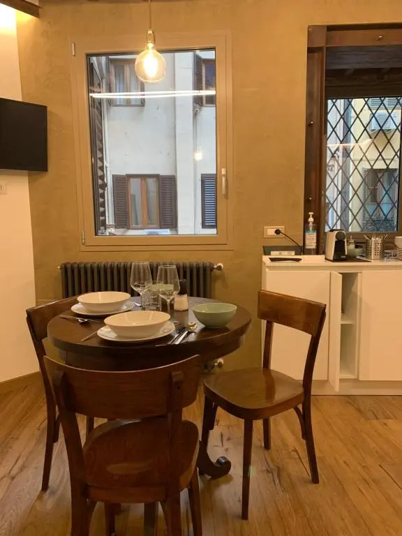 AI MAGAZZINI DEI MEDICI (casa con balcone)