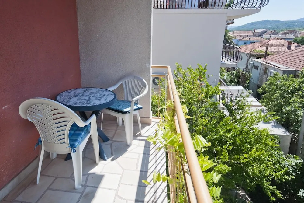 Studio Apartments Teuta & Agron