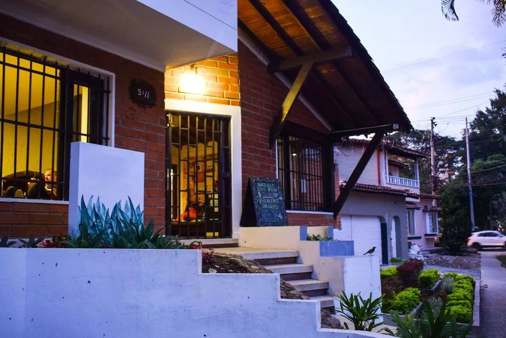 Hostal Casa Lirio