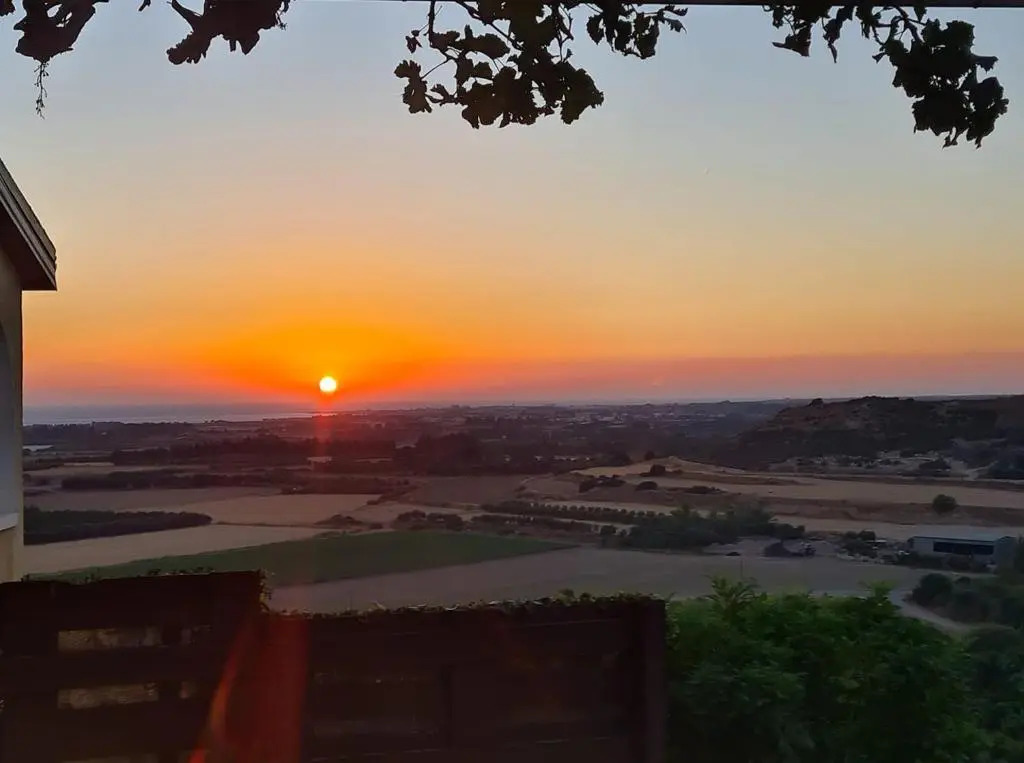 ARODAFNI HOUSE. Unique views and amazing sunsets