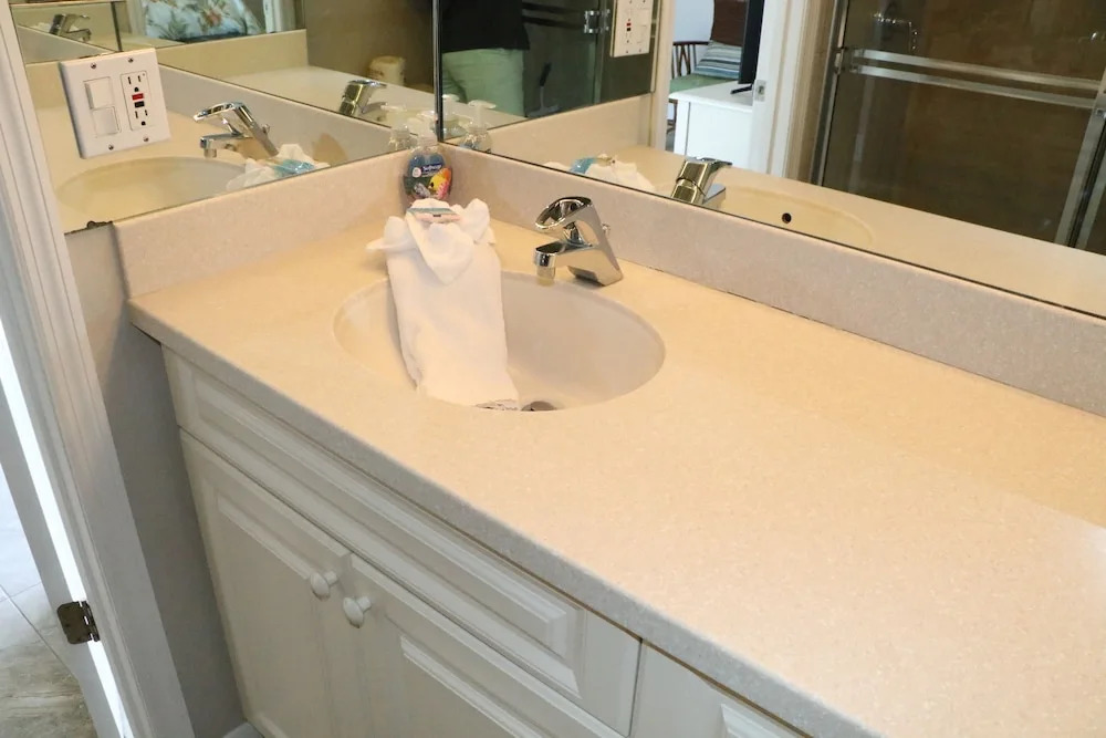 Jamaica Royale - 702 - 2 Br Condo