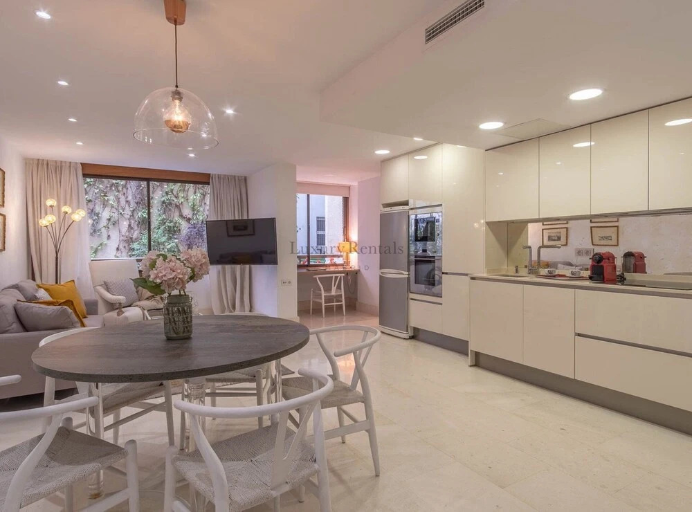 3 Bedrooms Chamberi