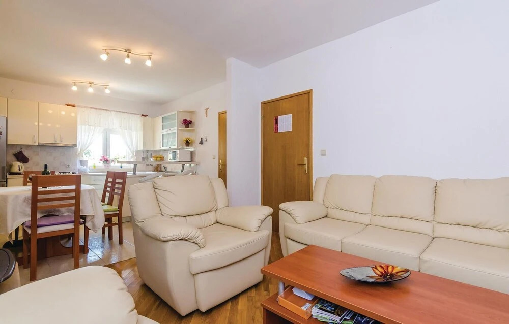 Stunning Home In Plat