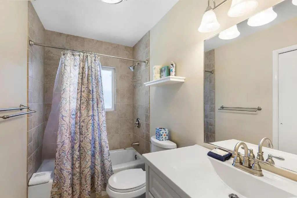 1010 E Ashley - Two Kitchens - Steps to Beach