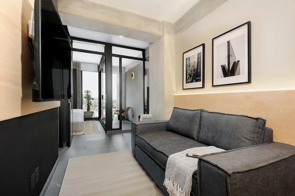 w Nest-style 1BR in Lively Tabacalera