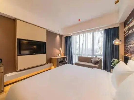 Yuefeng Hotel (Maoming Dianbai West Lake Park)