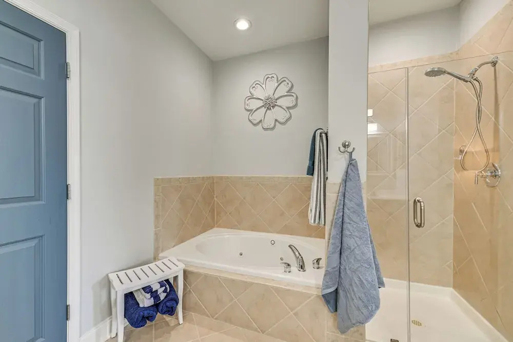 Condo w/ Deck: Waterfront Lake Norman Retreat!