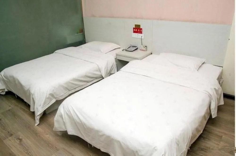 Lily Holiday Hotel (Yichang East Railway Station Fujiuyuan Xintiandi Branch)(百合假日酒店(宜昌东站店))