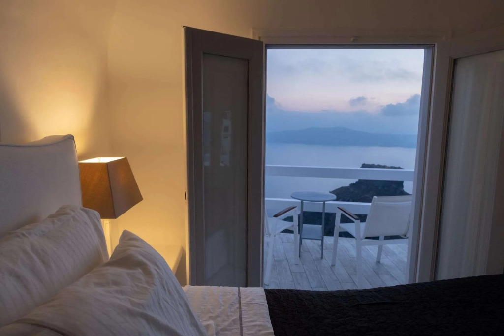 Anemos Cave Suites